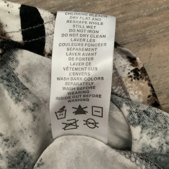 Women’s Pretty Blouse - Picture 4 of 5